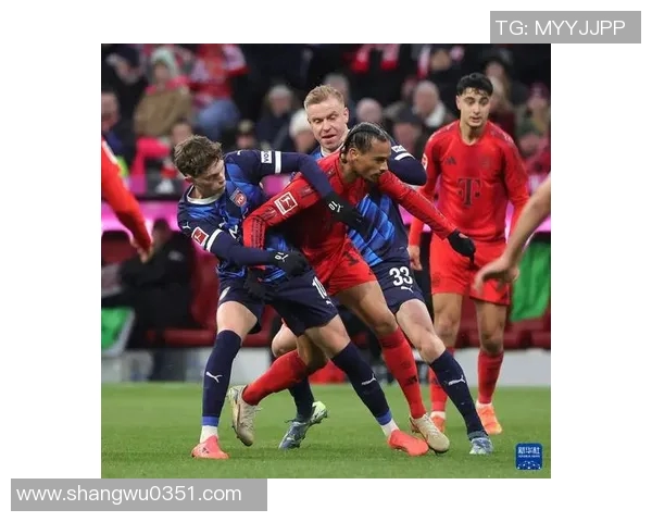 莱万重返德甲对阵旧主拜仁球迷怒斥其背叛与忘恩负义