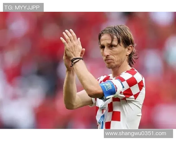 莫德里奇壁纸精选欣赏展现足球巨星的优雅与魅力